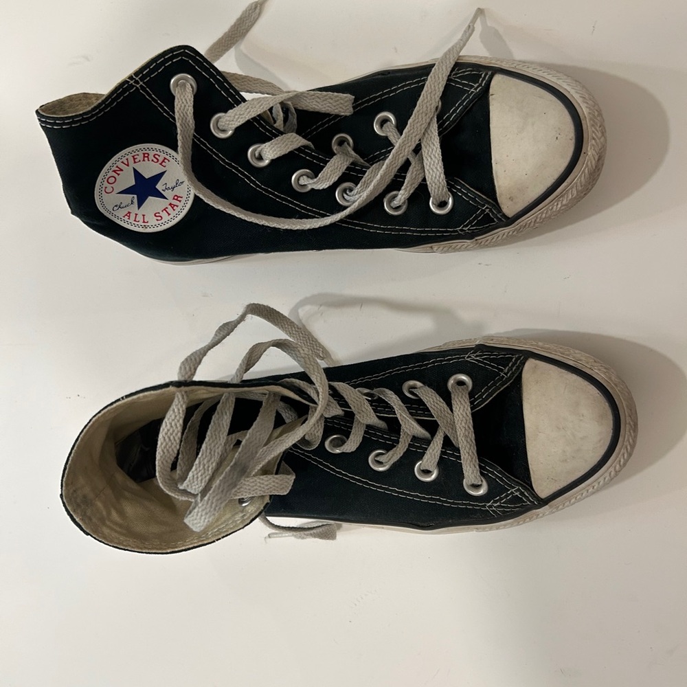 Converse size 7
